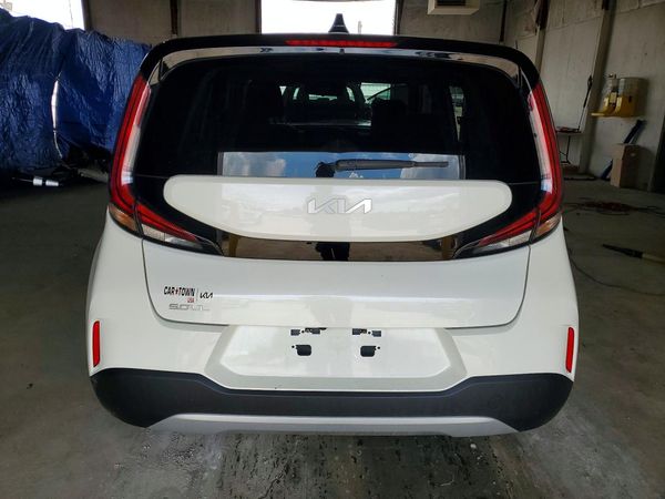 2023 KIA SOUL LX, S