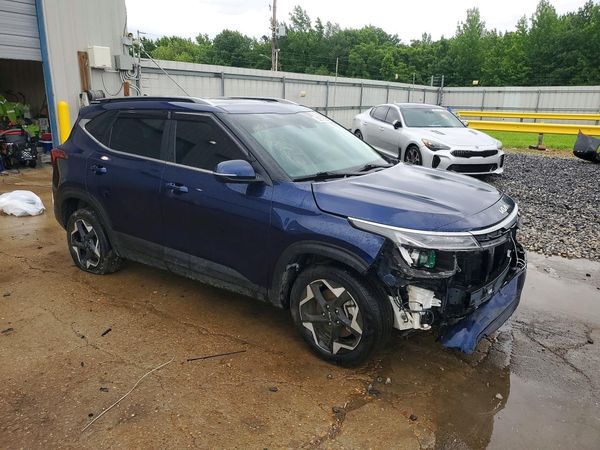 2024 KIA SELTOS EX — Passenger 3/4
