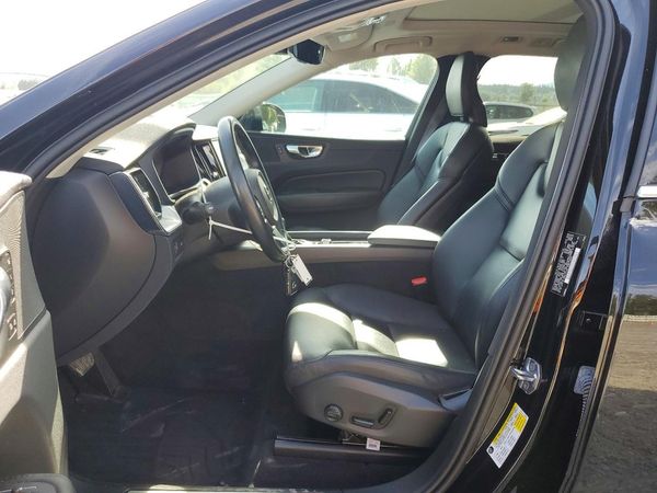 2019 VOLVO XC60 Momentum