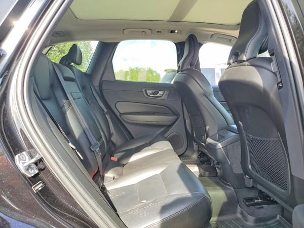 2019 VOLVO XC60 Momentum