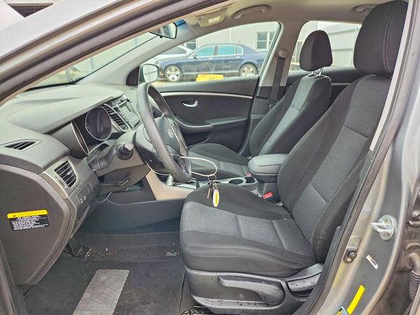 2017 HYUNDAI ELANTRA — DENT