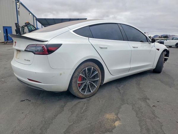 2018 TESLA MODEL 3