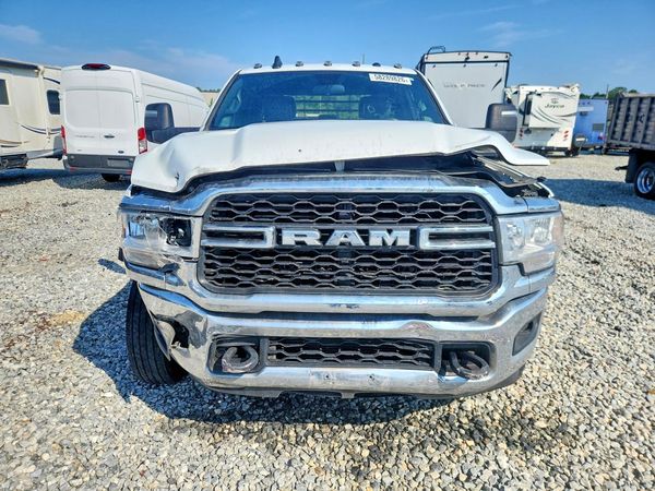 2024 RAM 5500 CREW CAB CHASSIS
