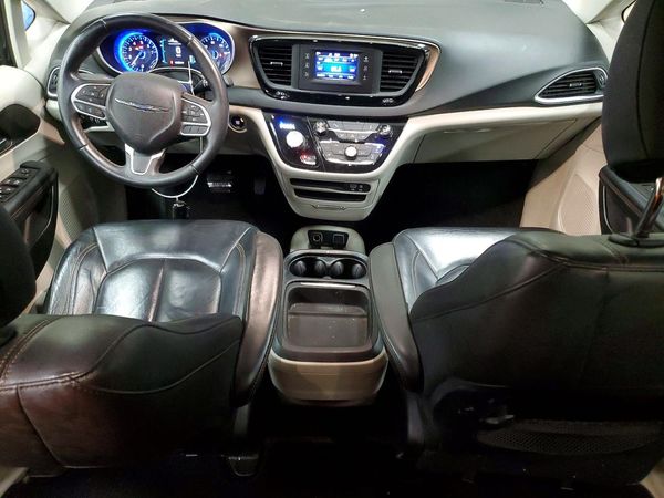 2017 CHRYSLER PACIFICA