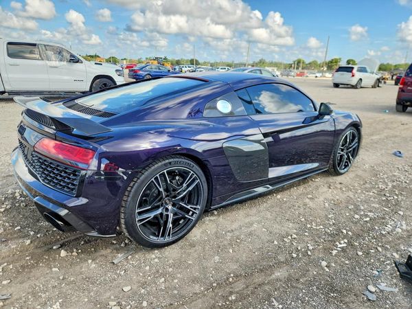 2022 AUDI R8