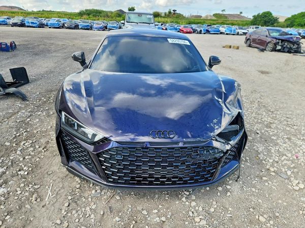 2022 AUDI R8