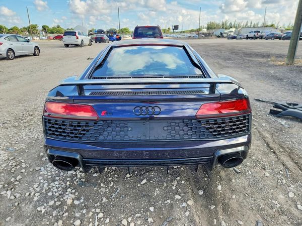 2022 AUDI R8