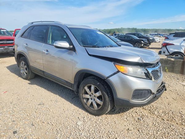 2013 KIA SORENTO Base / LX