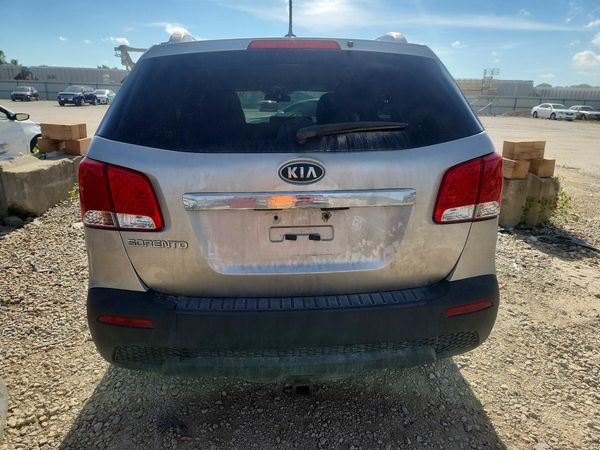 2013 KIA SORENTO Base / LX