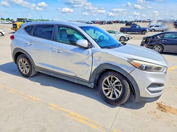 2017 HYUNDAI TUCSON SE (no options)