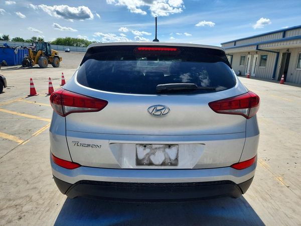 2017 HYUNDAI TUCSON SE (no options)