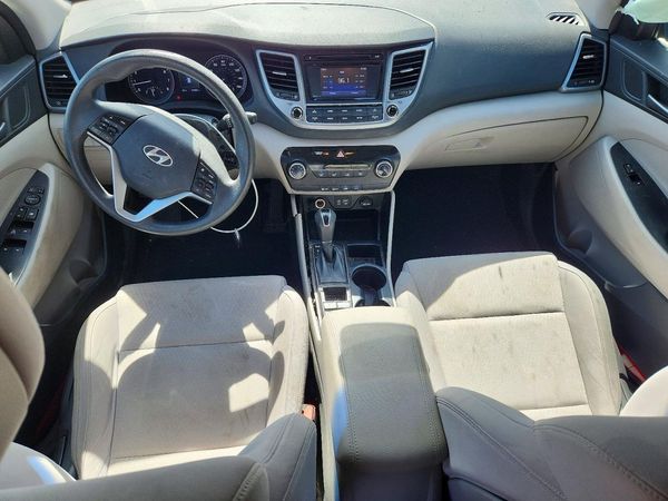2017 HYUNDAI TUCSON SE (no options)