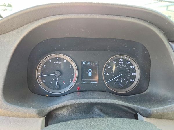 2017 HYUNDAI TUCSON SE (no options)