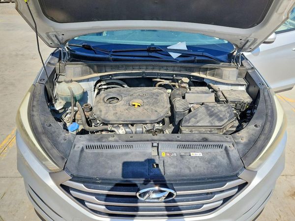 2017 HYUNDAI TUCSON SE (no options)