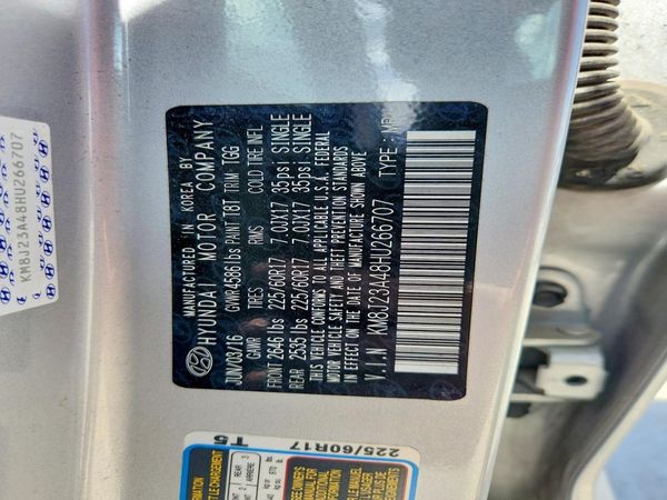 2017 HYUNDAI TUCSON SE (no options)