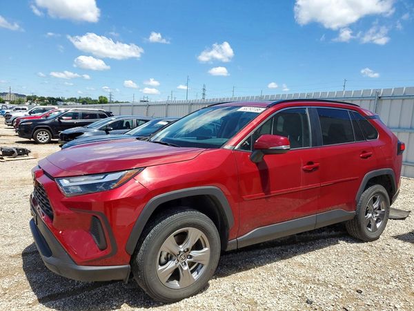 2024 TOYOTA RAV4 XLE