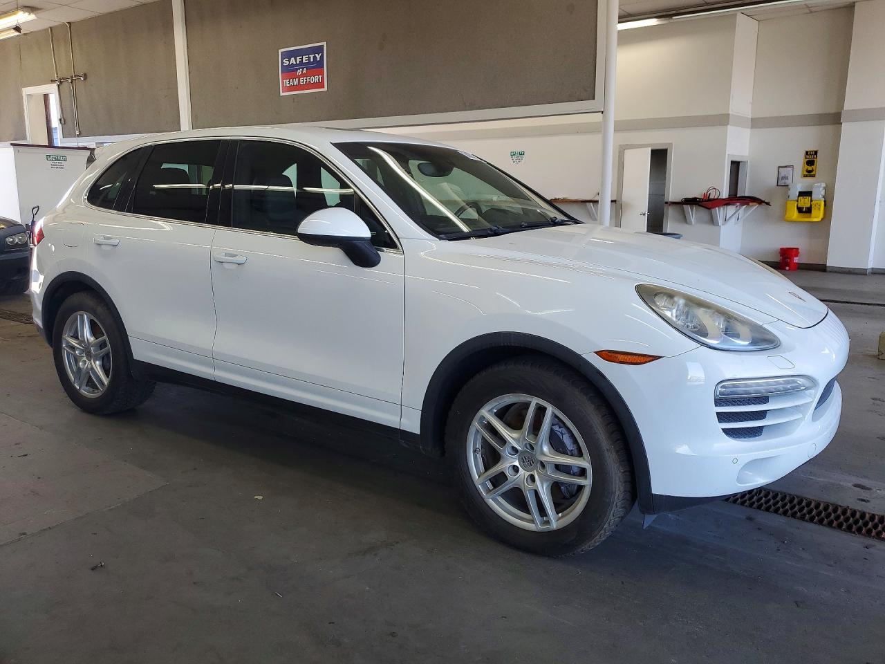 2013 PORSCHE CAYENNE