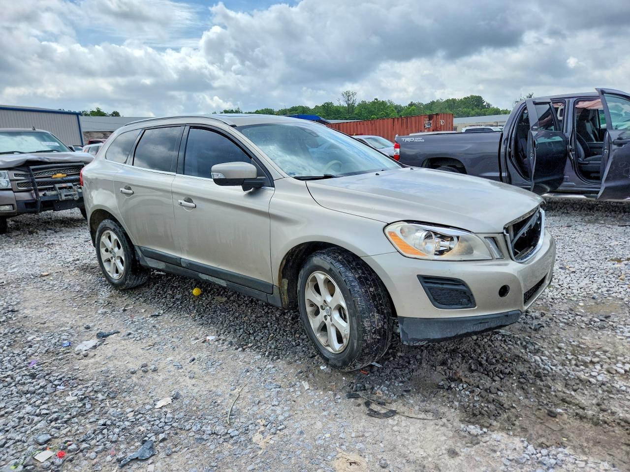 2011 VOLVO XC60