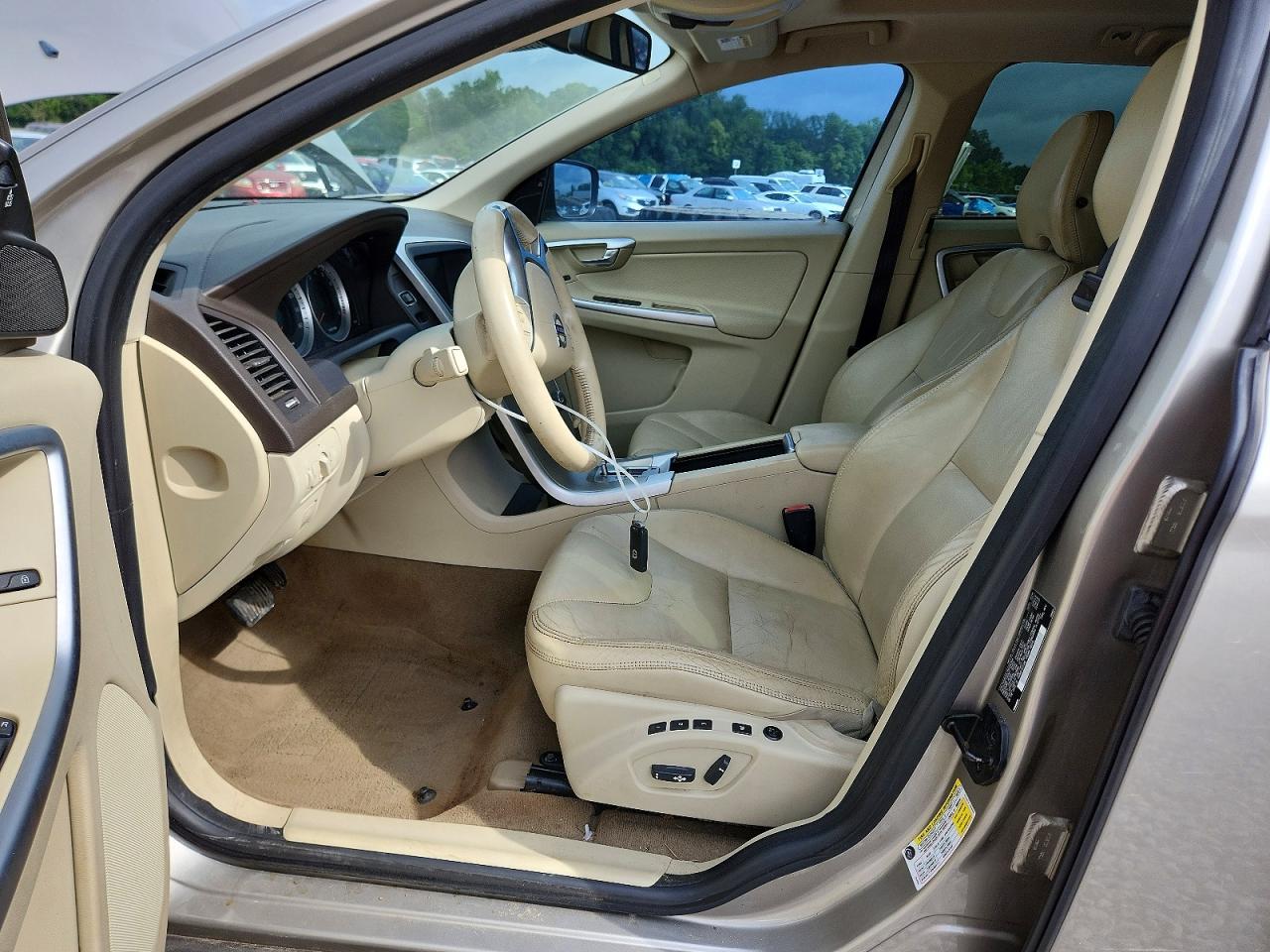 2011 VOLVO XC60