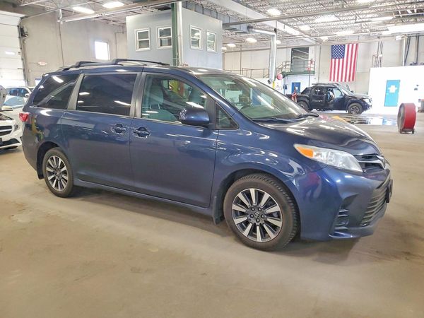 2019 TOYOTA SIENNA