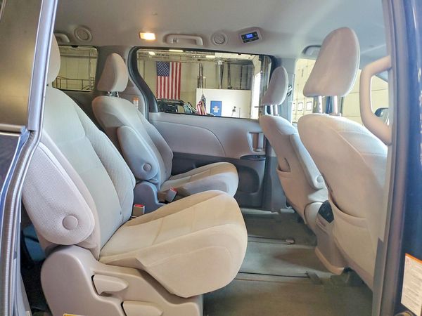 2019 TOYOTA SIENNA