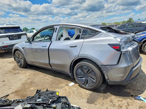 2026 TESLA MODEL Y