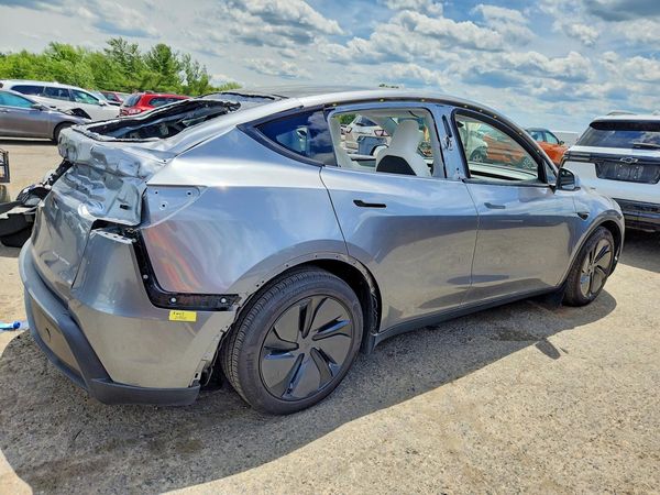 2026 TESLA MODEL Y