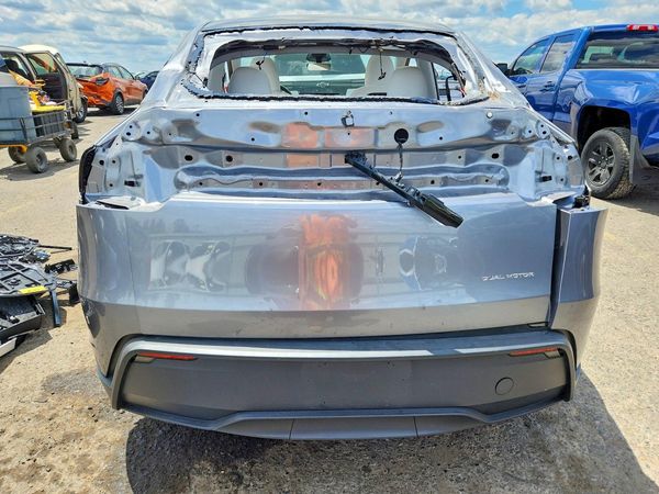 2026 TESLA MODEL Y