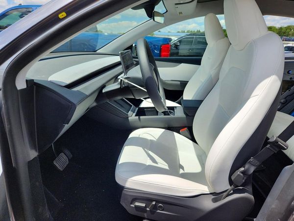 2026 TESLA MODEL Y