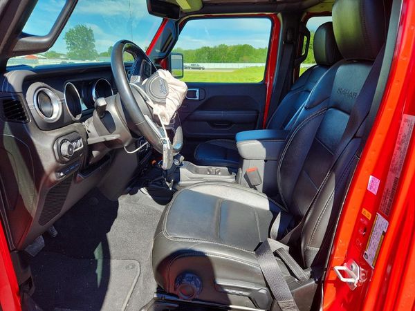 2022 JEEP WRANGLER Unlimited Sahara 4XE — DENT