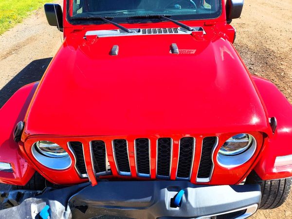 2022 JEEP WRANGLER Unlimited Sahara 4XE — Engine bay