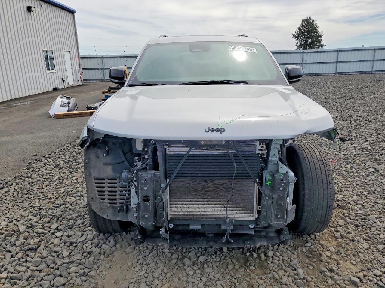 2025 JEEP GRAND CHEROKEE Laredo, Altitude