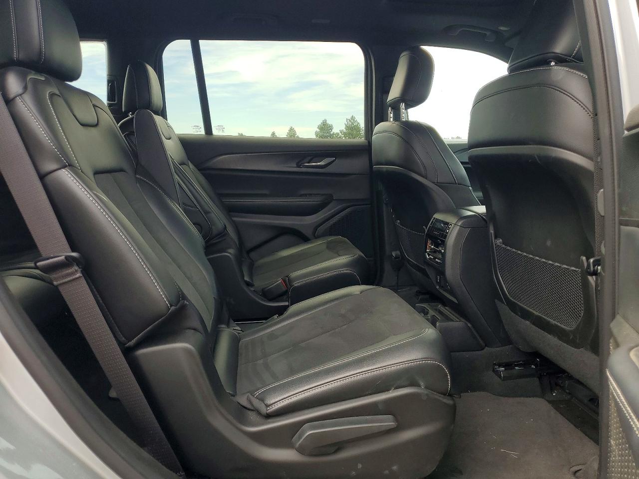 2025 JEEP GRAND CHEROKEE Laredo, Altitude