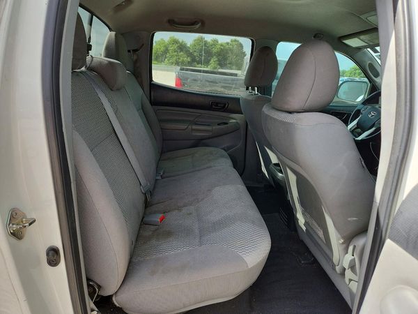 2015 TOYOTA TACOMA Delux Grade