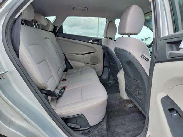 2019 HYUNDAI TUCSON SE