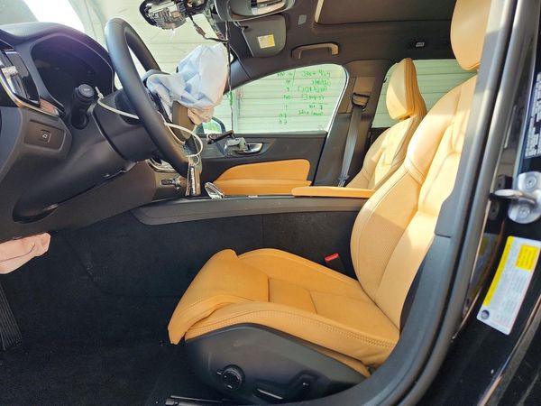 2026 VOLVO V60 Ultra — DENT