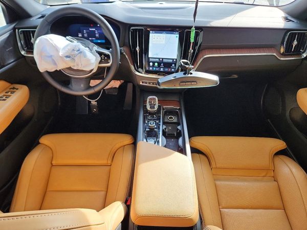 2026 VOLVO V60 Ultra — CKPT