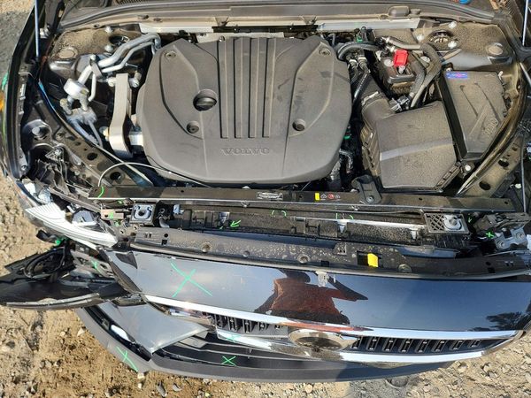 2026 VOLVO V60 Ultra — Engine bay