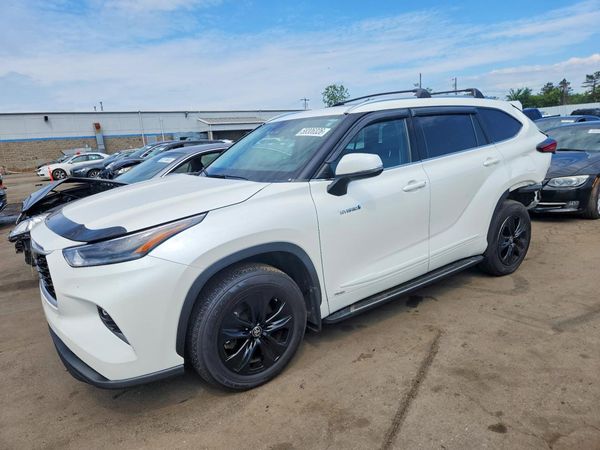 2021 TOYOTA HIGHLANDER XLE