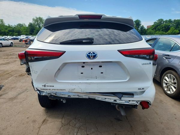 2021 TOYOTA HIGHLANDER XLE