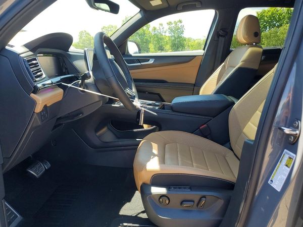 2025 VOLKSWAGEN ATLAS CROSS SPORT 4Motion SEL R-Line