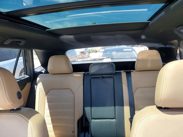 2025 VOLKSWAGEN ATLAS CROSS SPORT 4Motion SEL R-Line