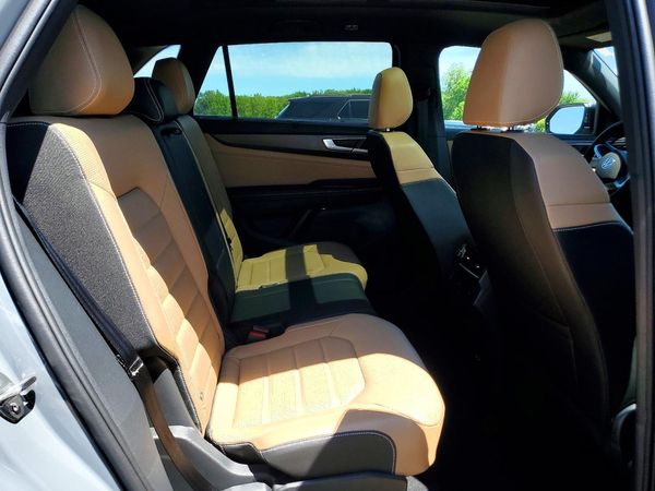 2025 VOLKSWAGEN ATLAS CROSS SPORT 4Motion SEL R-Line