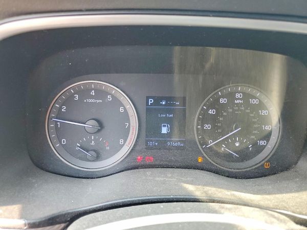2020 HYUNDAI TUCSON SE