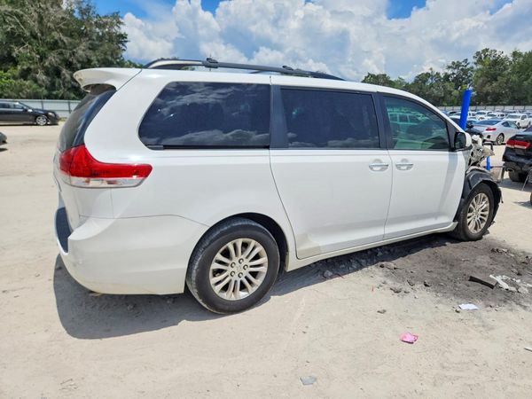 2014 TOYOTA SIENNA