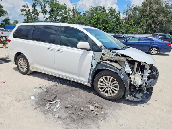 2014 TOYOTA SIENNA