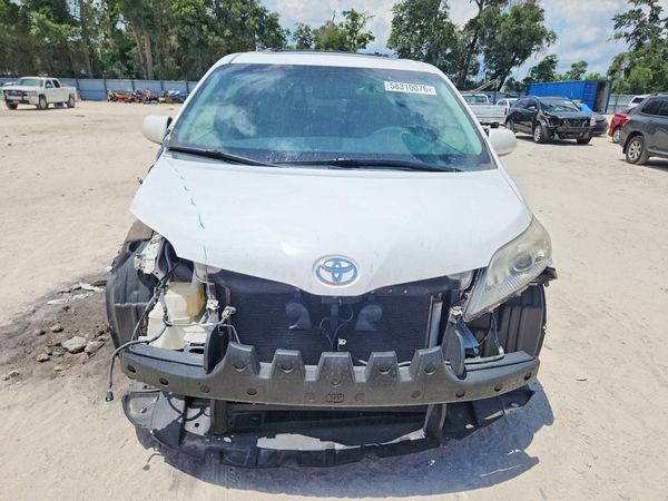 2014 TOYOTA SIENNA