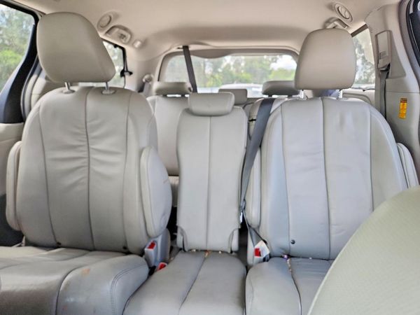 2014 TOYOTA SIENNA