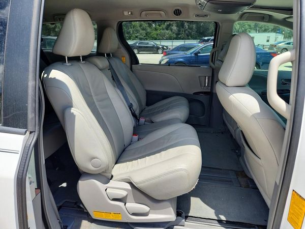 2014 TOYOTA SIENNA