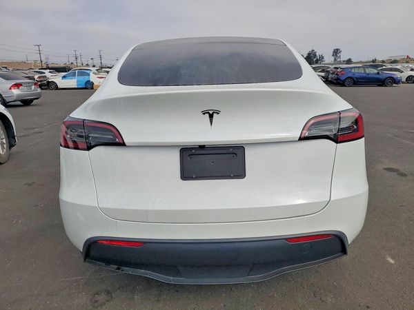 2025 TESLA MODEL Y
